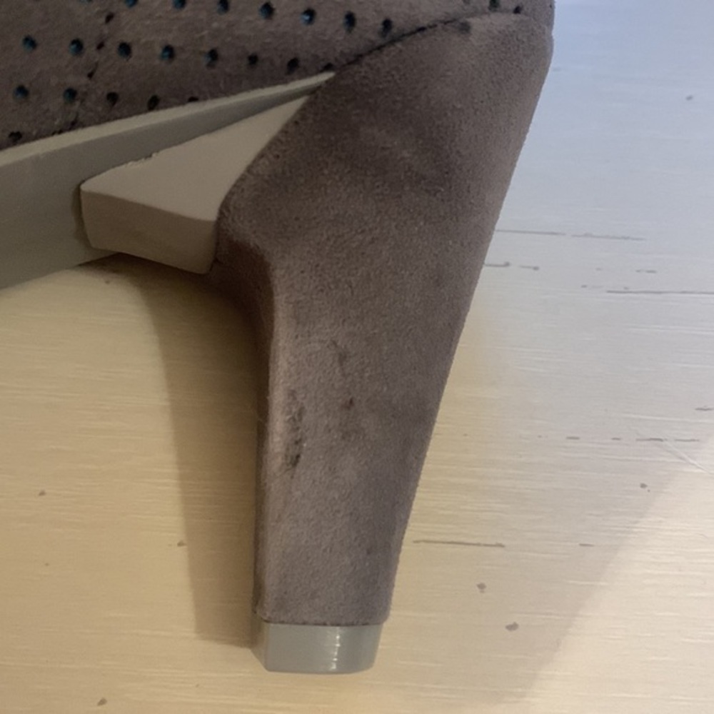 Tsubo Grey Perforated Heels - Picture 6 of 7